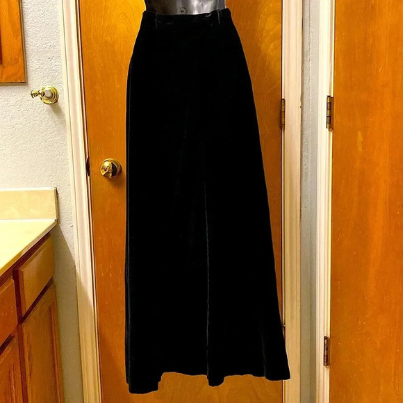 Full-length Velvet Skirt - Picture 3 of 8